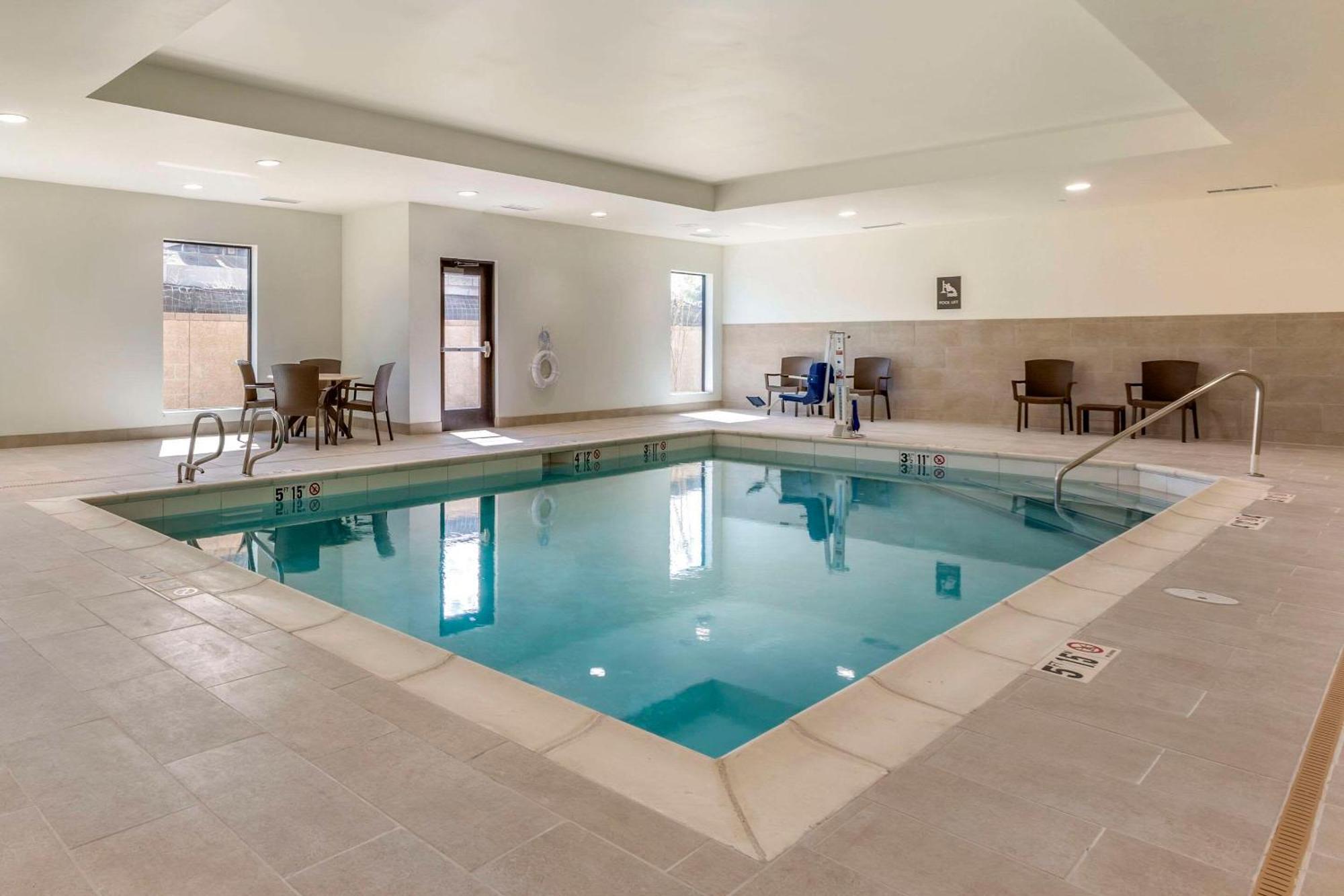 Comfort Suites Albuquerque Airport Экстерьер фото